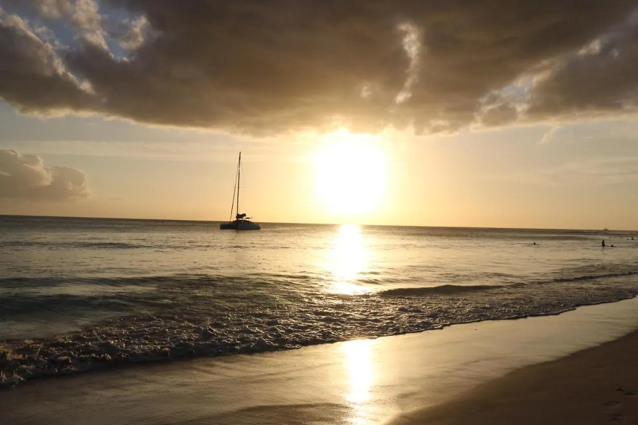 Apartment 7, Kenridge Residences, Ideal location Saint James