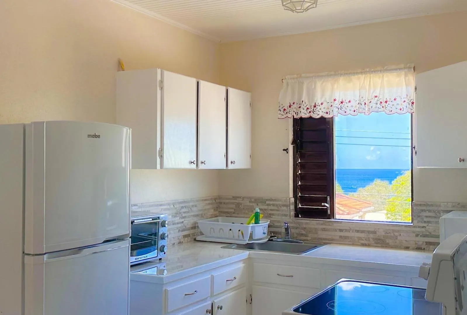 Apartment 7, Kenridge Residences, Ideal location Saint James